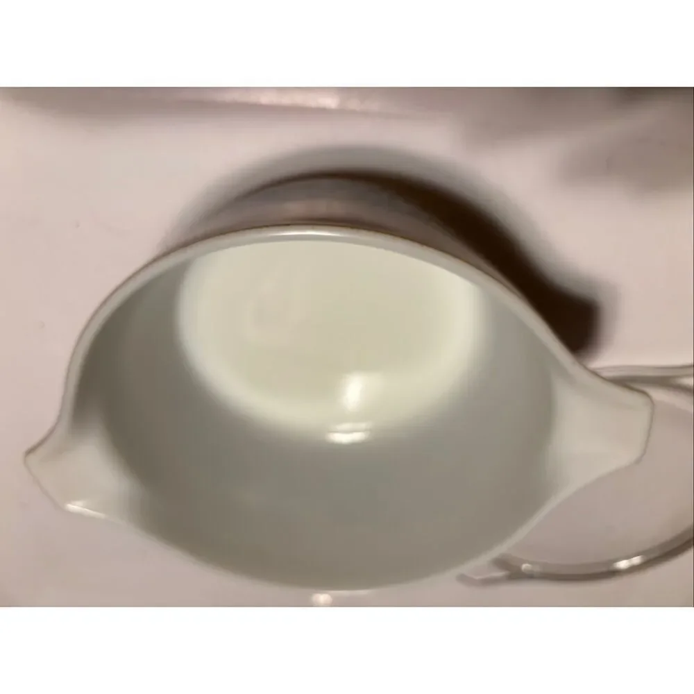 Vintage Pyrex 1.5 qt. Homestead Round Casserole Dish with Lid